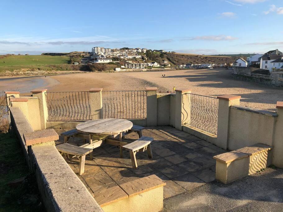 Side Floor Property, Balcony & Sea Views
