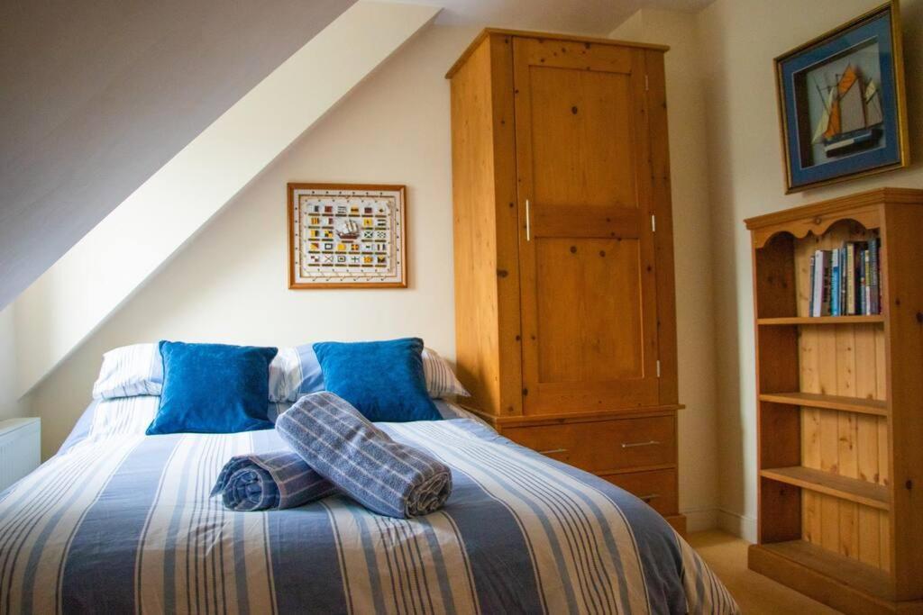 Apartment Side Floor Property, Balcony & Sea Views *